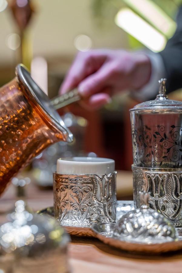 Mercure Trabzon Hotel Luaran gambar Turkish coffee being served